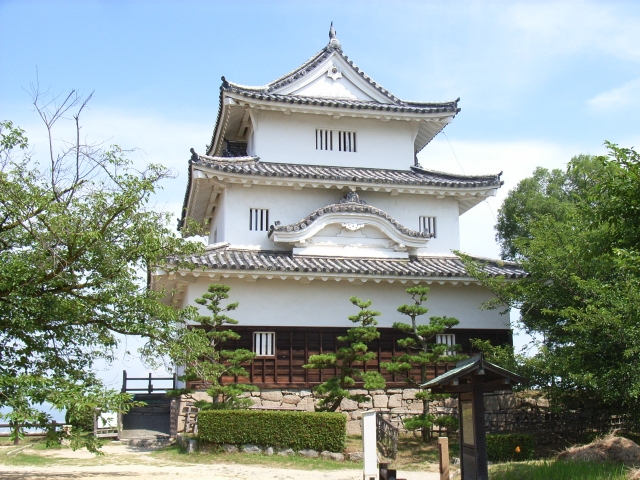 香川『丸亀城』を120％楽しむ観光ガイド（写真スポット・アクセス・スタンプ・駐車場）を徹底紹介
